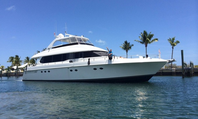 Hodgmans Daytona Boat Rental | Luxury Yacht - Escape the Crowds, Soak up the Sun & Enjoy Breathtaking Views!