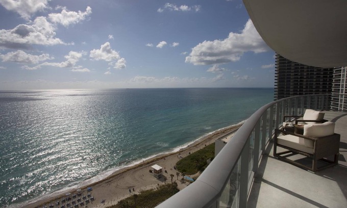 Hollywood South Central Beach Apartment | Lyfe Resort & Residences