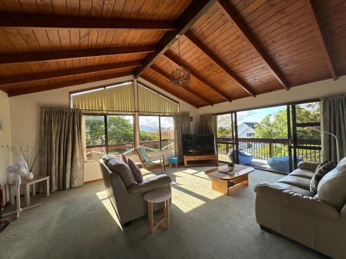 Lynmore House | Lynmore Views 3 bedroom family home