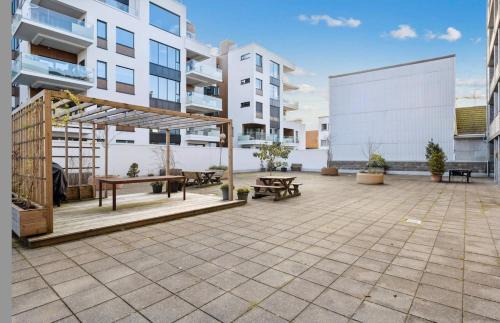 Kristiansand Apartment | Lys og romslig 3-roms leilighet innglasset balkong