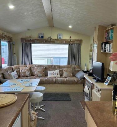 Chapel Saint Leonards Ski Chalet | M15 Meadow View Golden palm