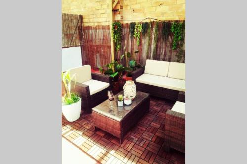 Esplugues de Llobregat Apartment | M4 Cool Terrace. 1 min to metro. 15 min to center