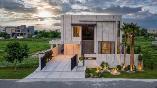 Lahore House | M72 Luxe 1 Kanal Modern House Phase 6 DHA Raya