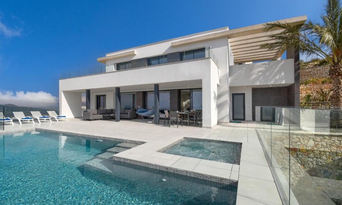 Cumbre del Sol Villa | Madi