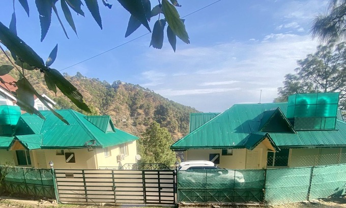 Kumarhatti Hotel | Madnest