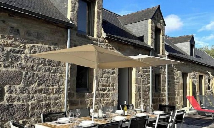 Tregunc House | Magnificent farmhouse in a peaceful setting between sea and countryside