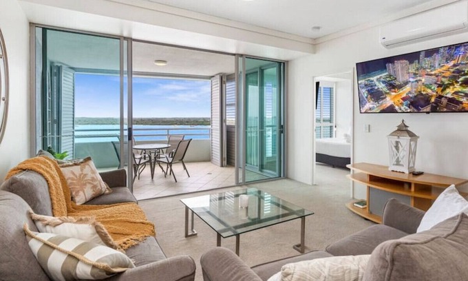 Labrador Apartment | Magnificent Lux Broadwater 2BRM