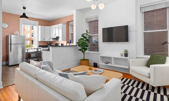 Shaw Apartment | Magnolia House | Botanical Garden | Historic Shaw