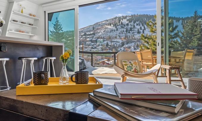 Downtown Park City Ski Chalet | Mainstreet Masterpiece | Stunning Views! | Hot tub! | Walk to Downtown