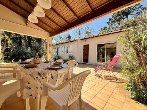Saint-Georges-d'Oleron House | Maison 6 couchages à Oléron - Proche mer, jardin clos, WiFi, animaux admis, ménage inclus - FR-1-246A-299
