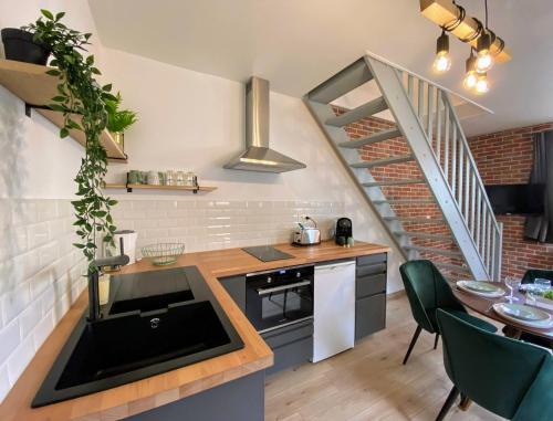 Gare-Jouvenet Apartment | MAISON avec Terrasse, Parking proche Gare & Centre