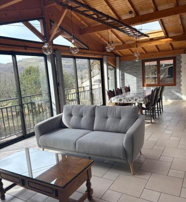 Boyeux-Saint-Jerome House | Maison dans un village viticole