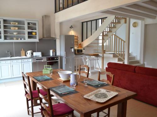 Saint-Sulpice-de-Cognac House | Maison de vacances spacieuse à la campagne avec jardin clos, WIFI, vélos gratuits et équipements bébé. - FR-1-653-139