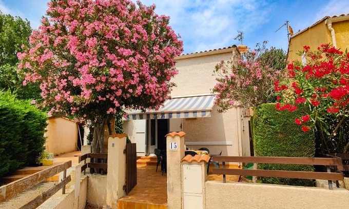 Vias Villa | Maison de vacances climatisée à 600m de la plage