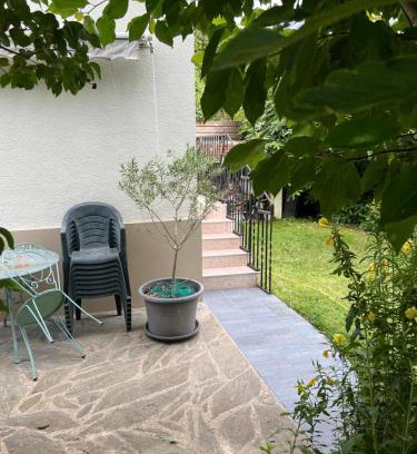 Chelles House | Maison Indépendante CHELLES , Paris Disney Proche JO 2024 Vaires sur Marne est a 10 minutes de Chelles des épreuves Olympique de canoé kayac 2 chambres