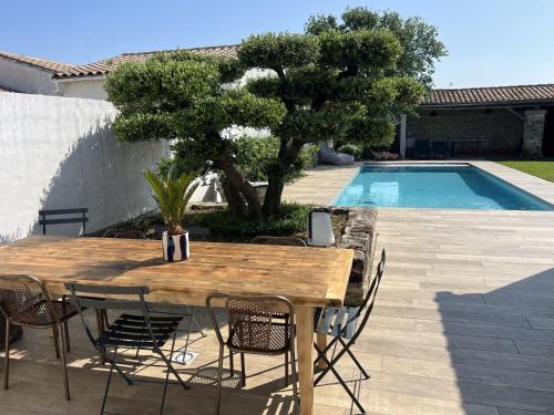Rivedoux-Plage House | Maison Jasmin, spacieuse, avec piscine privée chauffée
