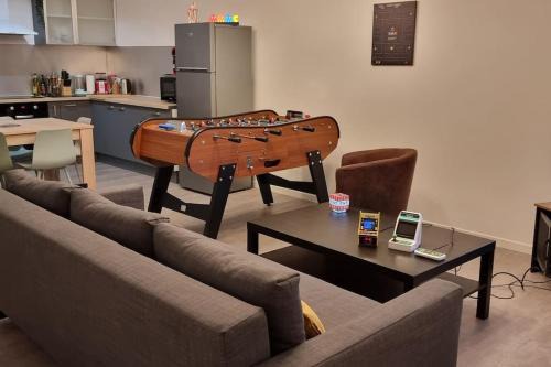 Saint-Seurin-sur-l'Isle House | Maison " Pac-Man" entre collègues, amis, famille - barbecue - Netflix - Prime - Baby foot 50cts - jusqu'à 9 personnes -