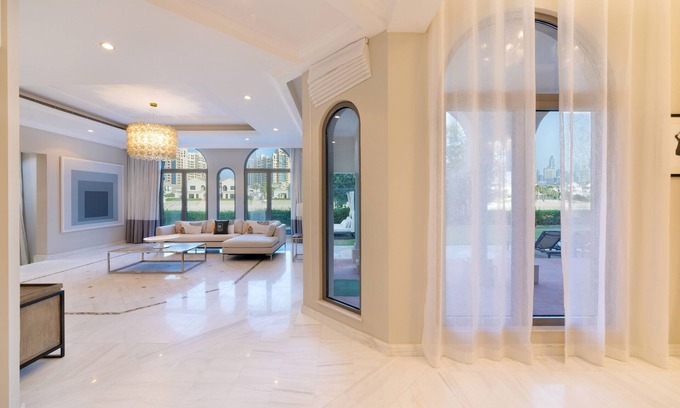 Palm Jumeirah Villa | Maison Privee Private Pool and Beach Access Villa w/Cinematic Vws