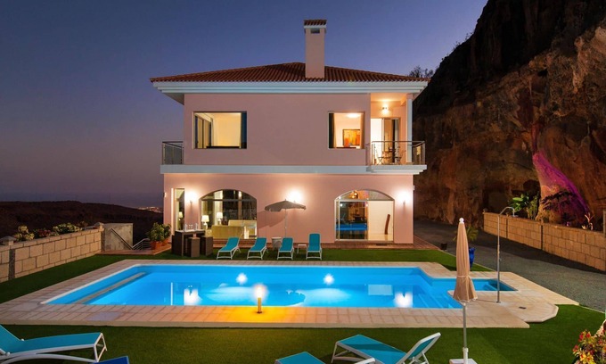 Monte Leon Villa | Majestic Monte Leon by VillaGranCanaria