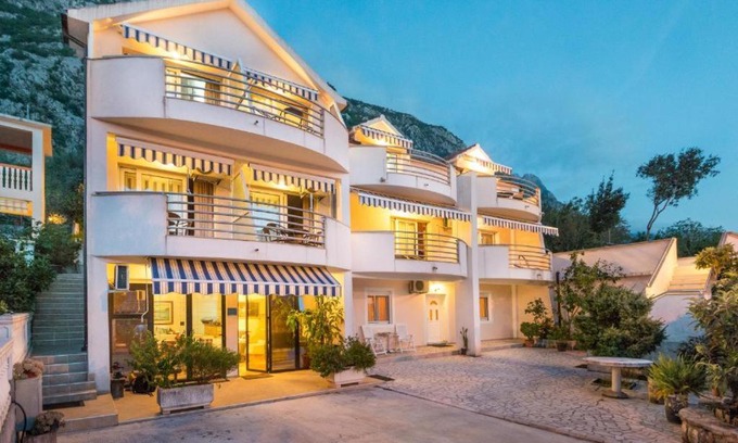 Dobrota Apartment | Majka Apartments