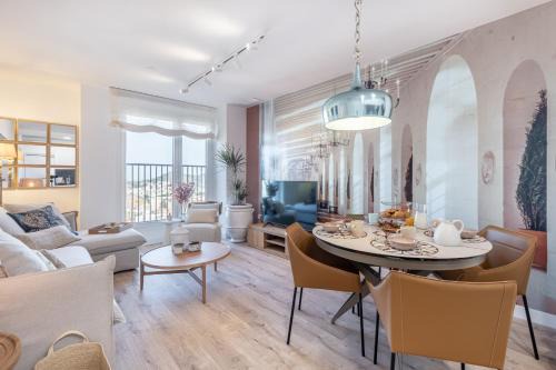Palma-Palmilla Apartment | Malaga Skyline 8 Pool & Parking Free