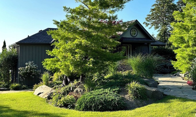Big Bay Point Cottage | Malibu Inspired 2-Bedroom Lakefront cottage in Big Bay Point. 45 min from GTA!