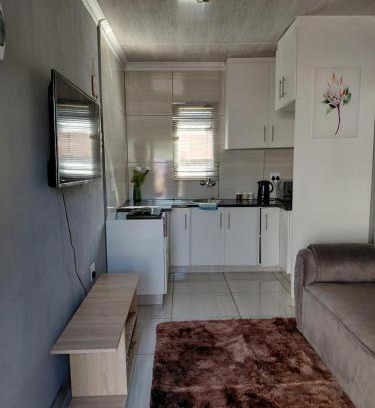 Newcastle Apartment | Mama R's BACKROOM 2