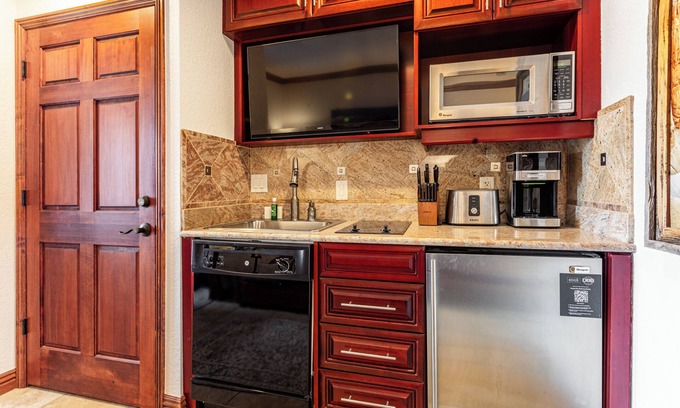 Central Park South Apartment | Manhattan Club 1 Bedroom hotel suite with AC, WiFi in amazing New York