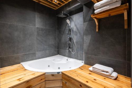 Emin Sinan Apartment | Maniz Apart