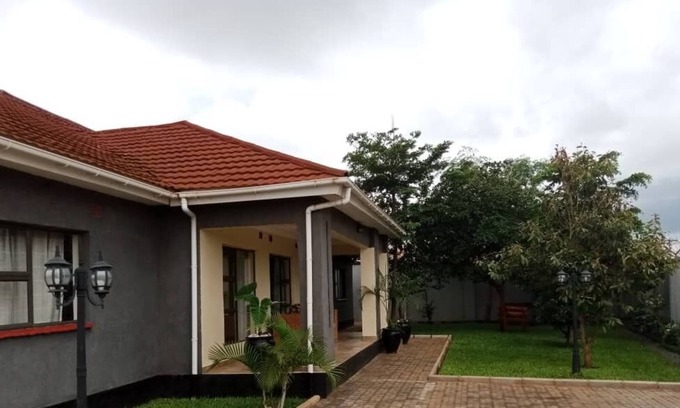 Lilongwe Bed & Breakfast | MANOLO