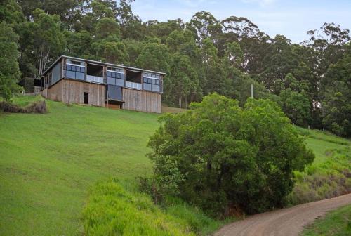 Verrierdale House | Mantra Guest House - Noosa Hinterland Stay with Views and Private Deck