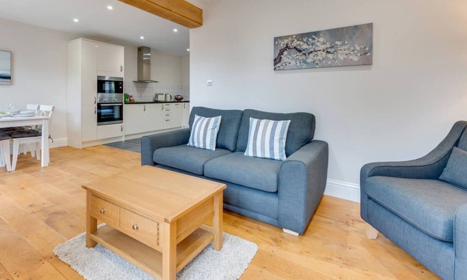 Ashford House | Maple Cottage in Woodchurch