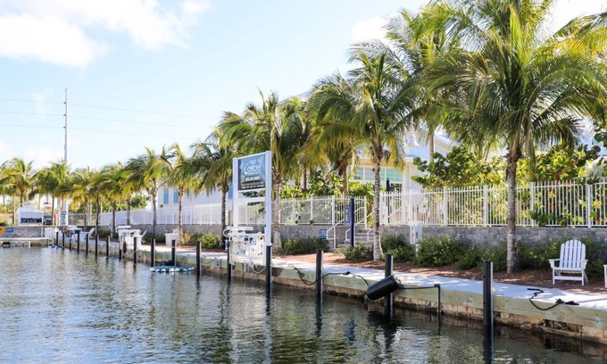 Marathon Apartment | Marathon Beachfront | 2Kings, Veranda + 2LuxeBaths