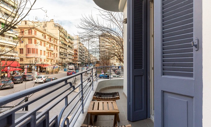 Thessaloniki City Centre Apartment | Margarita by halu! 3-BD tropical house