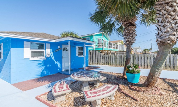 Biltmore Beach Villa | MARGARITA'S BEACH PARADISE FOR YOU & YOUR PET STEPS AWAY FROM THE BEACH