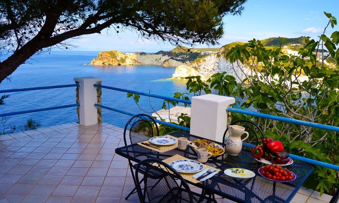 Le Forna Apartment | Maridea Ponza, La Sirenetta.Detached villa with fantastic sea view