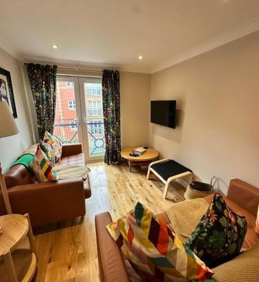 Castle Apartment | Marina Flat, Swansea - Perfect Location