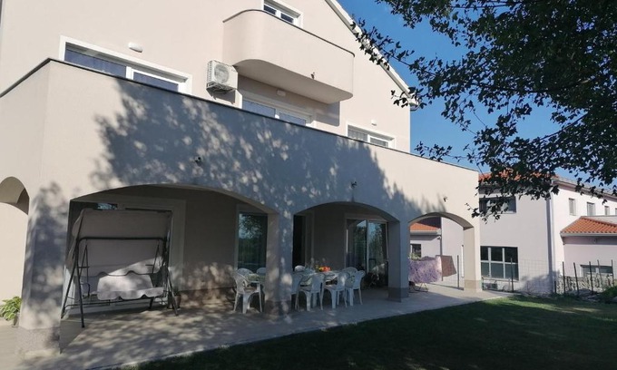 Sarsoni Apartment | Marina