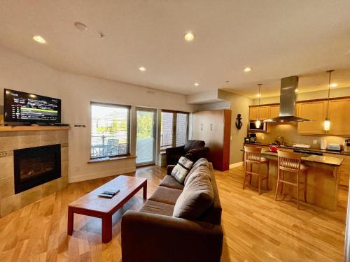 Ucluelet Apartment | Marina View On The Harbour