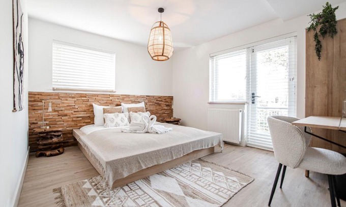 Zandvoort House | Marley’s Beachhouse - Luxury Guest Room with balcony