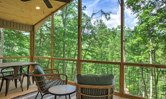 Mars Hill House | Mars Hill Hideaway | Fire Pit, Views, Screened Porch + Biltmore Pass