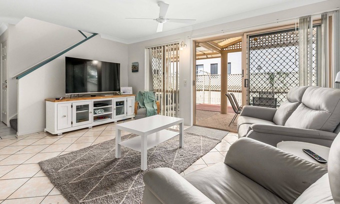 Redcliffe Apartment | "McNaughton Townhouse" - Redcliffe Q 4020