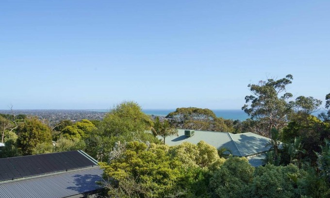 McCrae House | McRae Hillside Terrace - Panoramic Family Living