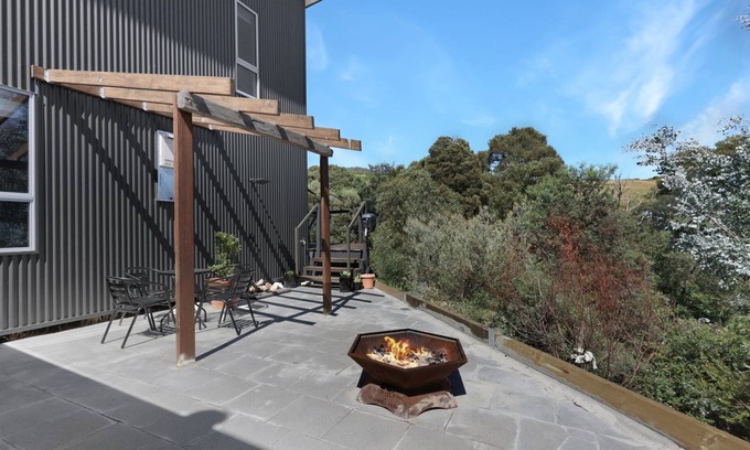 Merrijig House | Meadow Retreat - Merrijig - Sleeps 10