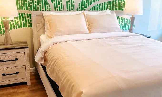 Townsend Apartment | Meadow Room at The Trailblazer Unit 1