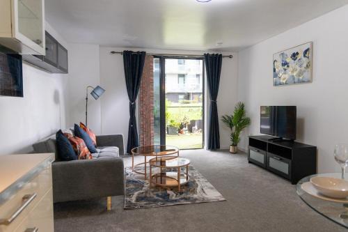 North West Apartment | Meadowside Quay 2BR Luxurious Apartment