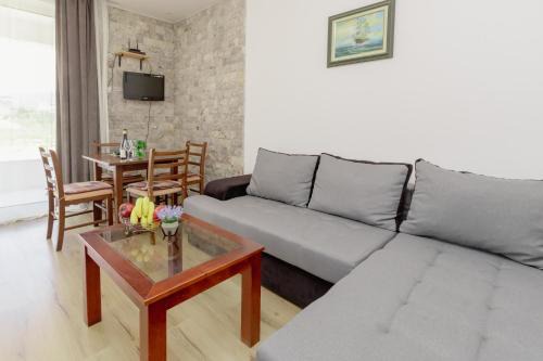 Gjerana House | Medo