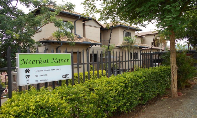 Komatipoort Hotel | Meerkat Manor