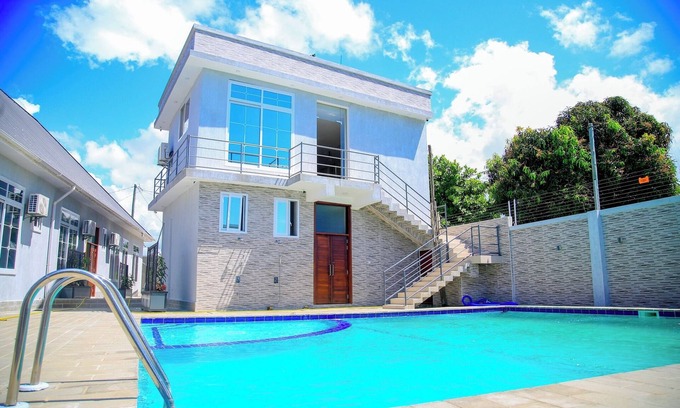 Dar es Salaam Hotel | MEGA Lodge
