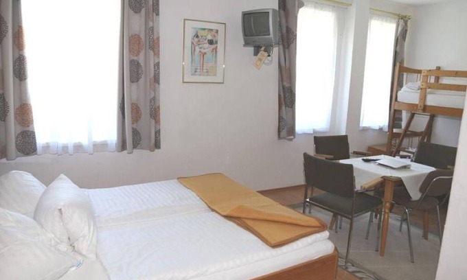 Seeboden House | Mehrbettzimmer Gartenseitig - Strandhotel Pichler